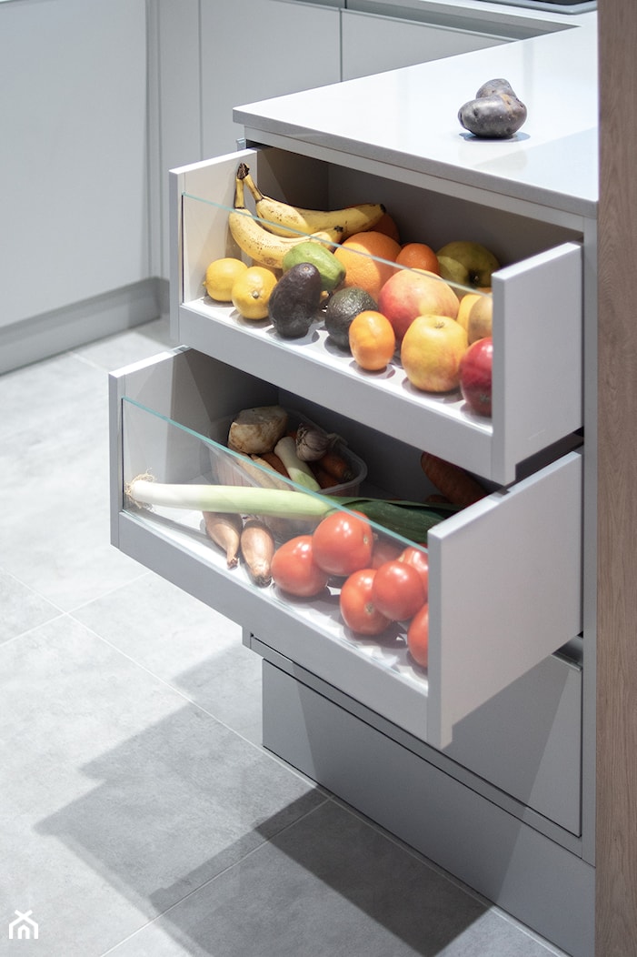 Przeszklone szuflady na owoce i warzywa - zdjęcie od MONARCHIA DESIGN - Homebook