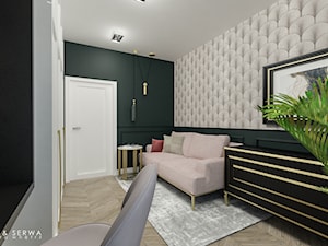 Apartament Żoliborz - Duże z sofą z zabudowanym biurkiem beżowe szare zielone biuro, styl glamour - zdjęcie od Piwońska&Serwa