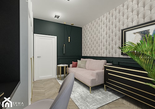 Apartament Żoliborz - Duże z sofą z zabudowanym biurkiem beżowe szare zielone biuro, styl glamour - zdjęcie od Piwońska&Serwa