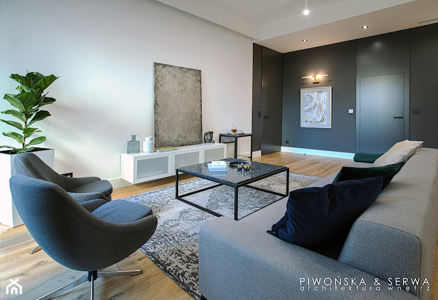 Apartament Mokotów - Duży czarny szary salon, styl nowoczesny - zdjęcie od Piwońska&Serwa