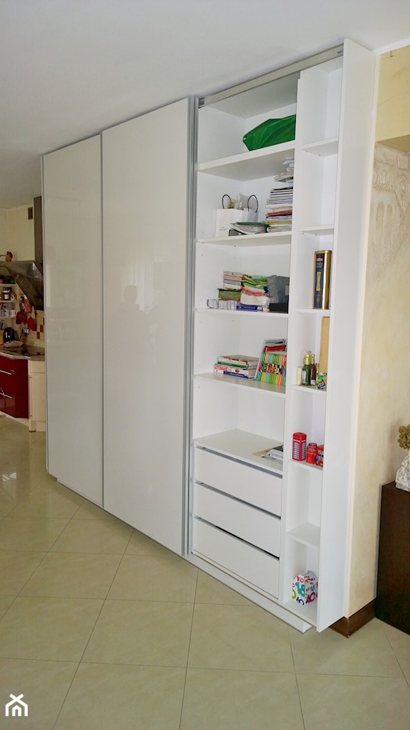 Zabudowa - szafa 3 drzwiowa w białym super połysku - Garderoba, styl nowoczesny - zdjęcie od AP MEBLE - Homebook