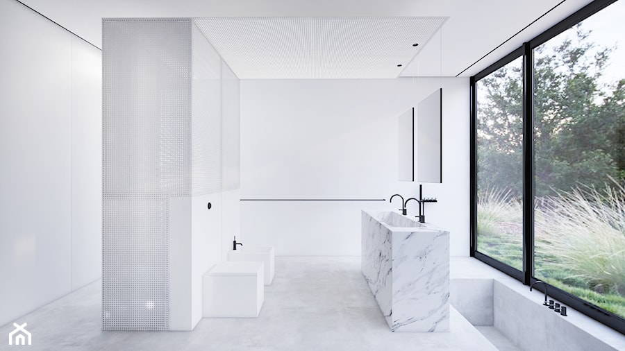 Sułkowice - Duża na poddaszu z lustrem z dwoma umywalkami łazienka z oknem, styl minimalistyczny - zdjęcie od Motifo Architektura & Wnętrza
