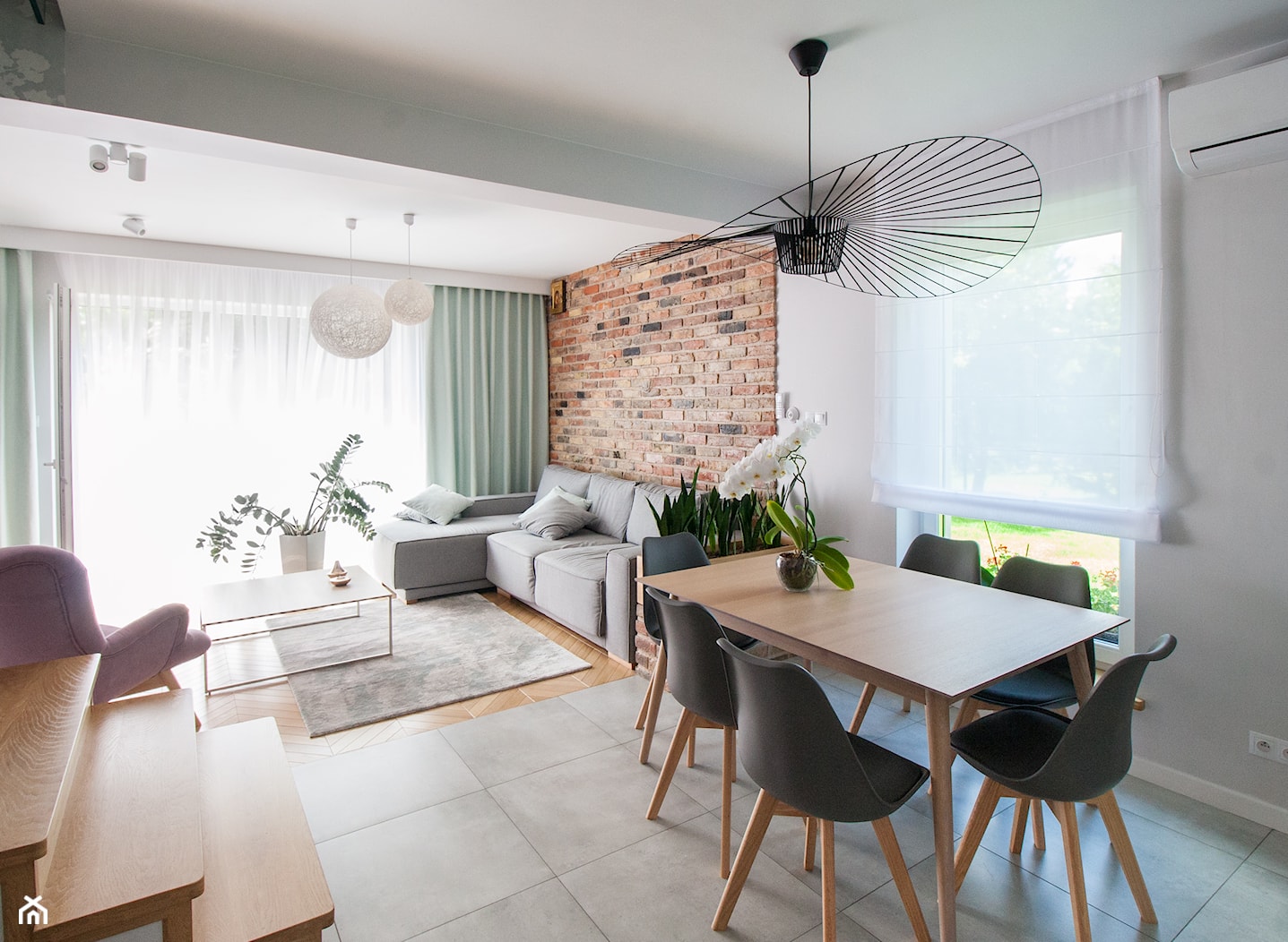 Projekt domu szeregowego - Średni salon z jadalnią, styl skandynawski - zdjęcie od Biuro projektowe Joanna Karwowska - Homebook