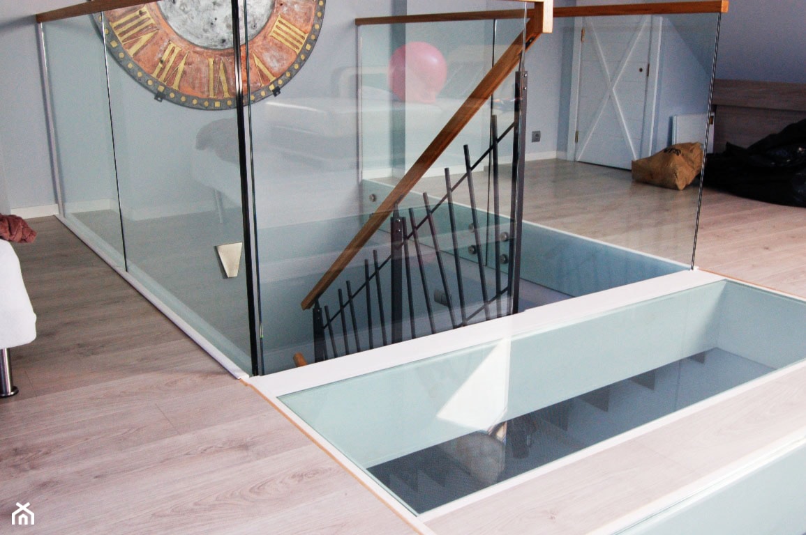 Szklane schody w szeregowcu - zdjęcie od Tierspol producent schodów szklanych i całoszklanych - Homebook
