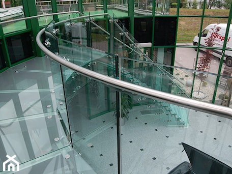 Aranżacje wnętrz - Schody: Szklane schody w hotelowym holu - Tierspol producent schodów szklanych i całoszklanych. Przeglądaj, dodawaj i zapisuj najlepsze zdjęcia, pomysły i inspiracje designerskie. W bazie mamy już prawie milion fotografii!