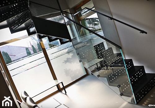Schody z blachy ryflowanej - Biuro, styl nowoczesny - zdjęcie od Tierspol producent schodów szklanych i całoszklanych