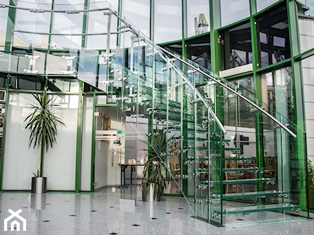 Aranżacje wnętrz - Schody: Szklane schody w hotelowym holu - Tierspol producent schodów szklanych i całoszklanych. Przeglądaj, dodawaj i zapisuj najlepsze zdjęcia, pomysły i inspiracje designerskie. W bazie mamy już prawie milion fotografii!