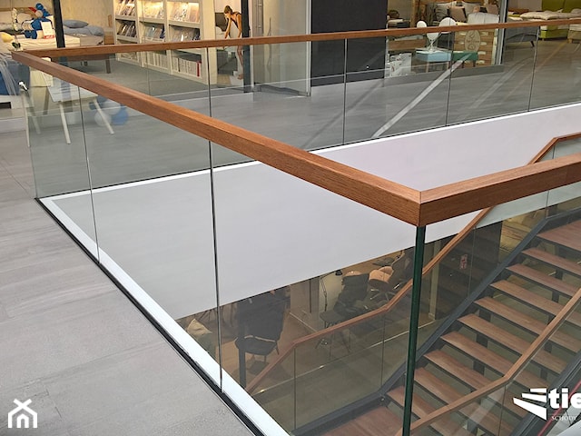 Idealne balustrady do galerii handlowej