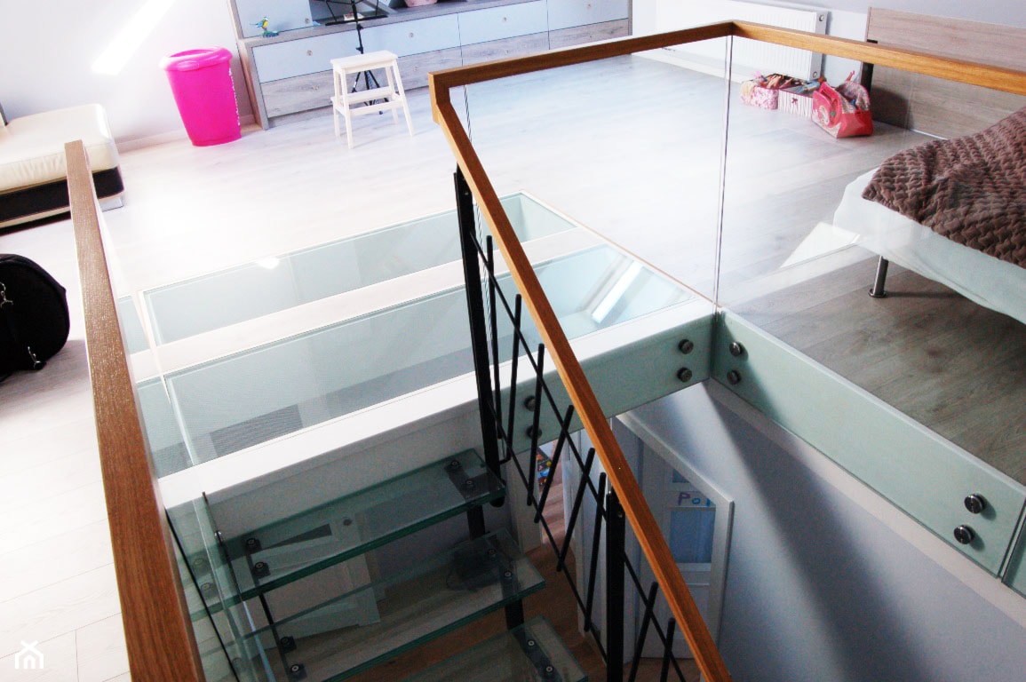 Szklane schody w szeregowcu - zdjęcie od Tierspol producent schodów szklanych i całoszklanych - Homebook