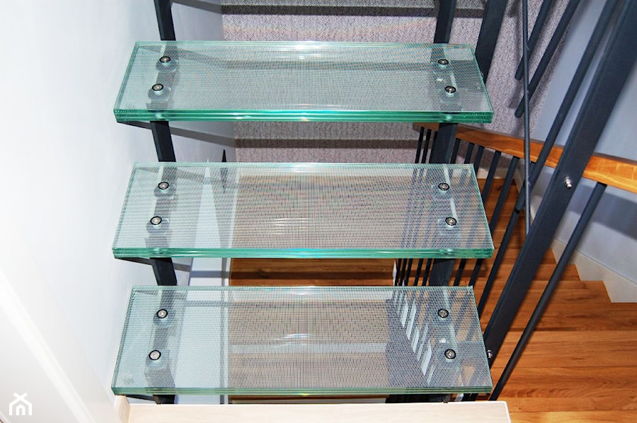 Szklane schody w szeregowcu - zdjęcie od Tierspol producent schodów szklanych i całoszklanych