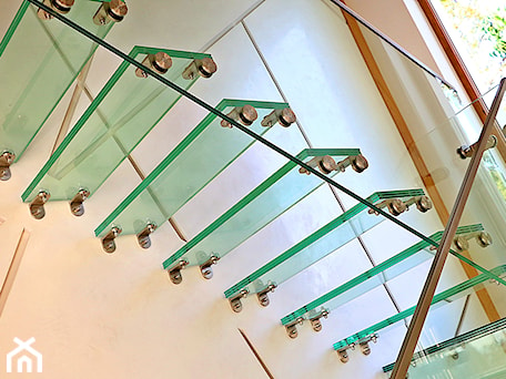 Aranżacje wnętrz - Schody: Szklane schody w domu jednorodzinnym - Schody, styl nowoczesny - Tierspol producent schodów szklanych i całoszklanych. Przeglądaj, dodawaj i zapisuj najlepsze zdjęcia, pomysły i inspiracje designerskie. W bazie mamy już prawie milion fotografii!