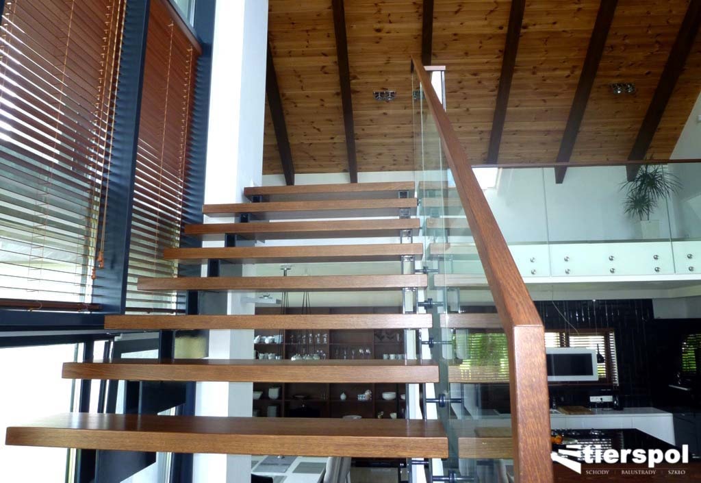 Nowoczesny dom i nasze nowoczesne schody - zdjęcie od Tierspol producent schodów szklanych i całoszklanych - Homebook