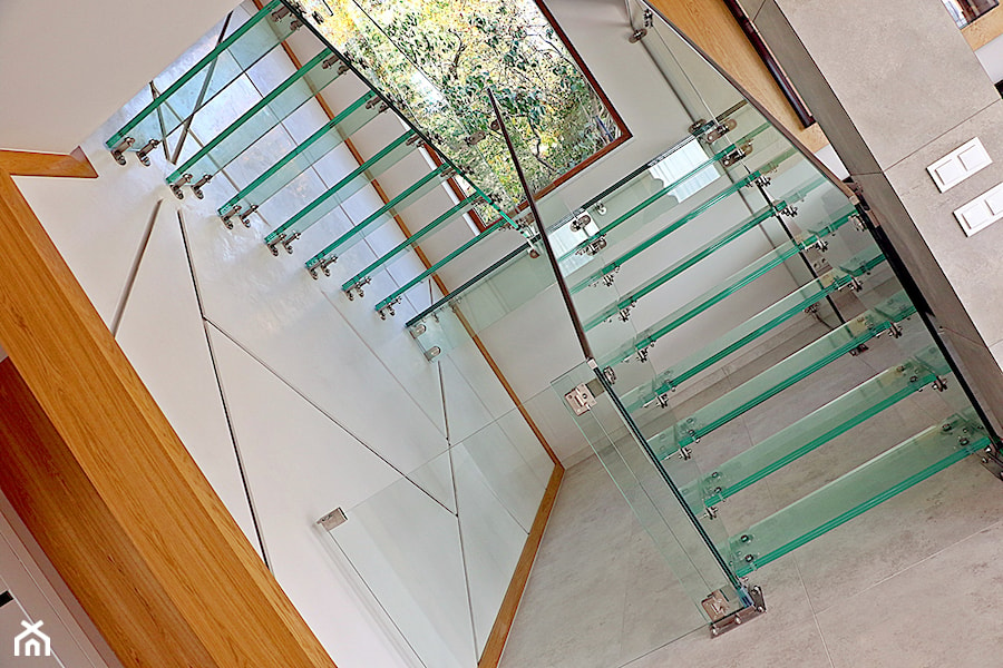 Szklane schody w domu jednorodzinnym - Schody, styl nowoczesny - zdjęcie od Tierspol producent schodów szklanych i całoszklanych