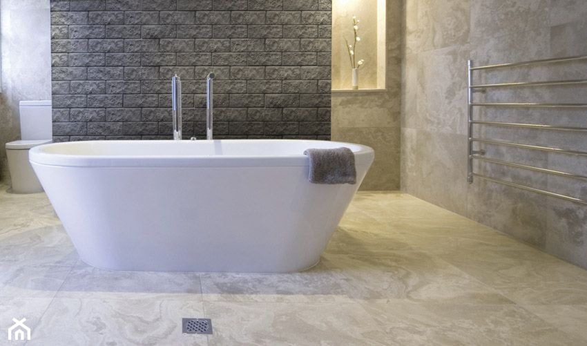 Jadar Home - Duża jako pokój kąpielowy z marmurową podłogą łazienka, styl industrialny - zdjęcie od Jadar - Homebook
