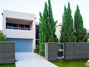 Pustak ogrodzeniowy - Średnie jednopiętrowe nowoczesne domy jednorodzinne murowane - zdjęcie od Jadar