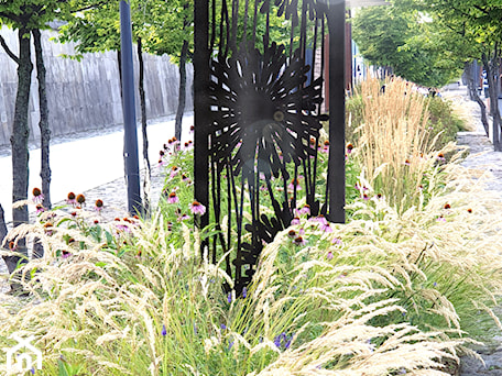 Aranżacje wnętrz - Ogród: Dekoracja ogrodowa panel ogrodowy z metalu RAGGIO - RAGGIO. Przeglądaj, dodawaj i zapisuj najlepsze zdjęcia, pomysły i inspiracje designerskie. W bazie mamy już prawie milion fotografii!