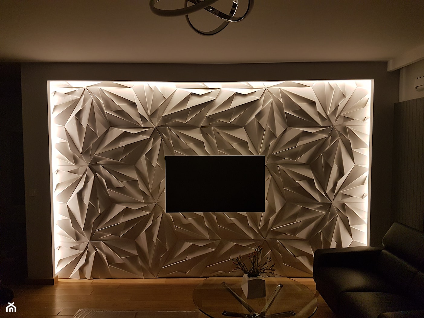 Panele 3D XELIA - Producent ZICARO. - zdjęcie od DESIBOX - Odkryj wyjątkowy design z naszymi panelami tapicerowanymi - Homebook