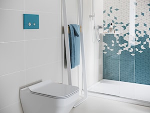 Colour Blink - Mała łazienka z oknem, styl nowoczesny - zdjęcie od Cersanit