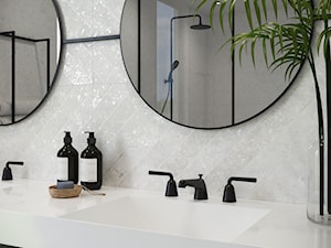 Rest - Mała z lustrem z dwoma umywalkami łazienka z oknem, styl minimalistyczny - zdjęcie od Cersanit