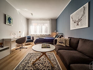 Mieszkanie prywatne Gdynia - Średnia niebieska szara z biurkiem sypialnia - zdjęcie od masz design Magdalena Szwedowska