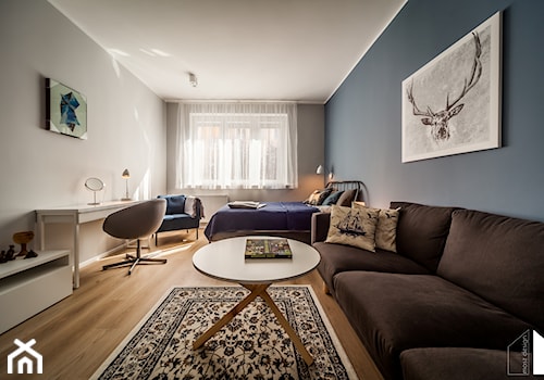 Mieszkanie prywatne Gdynia - Średnia niebieska szara z biurkiem sypialnia - zdjęcie od masz design Magdalena Szwedowska