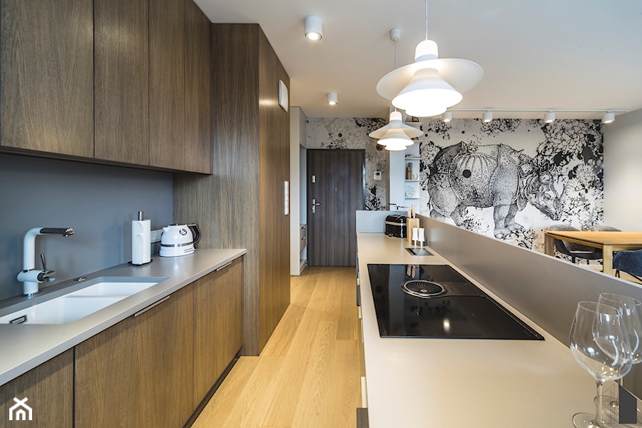 Mieszkanie inwestycja Awiator Gdańsk - Średnia otwarta szara z zabudowaną lodówką z lodówką wolnostojącą z podblatowym zlewozmywakiem kuchnia dwurzędowa - zdjęcie od masz design Magdalena Szwedowska