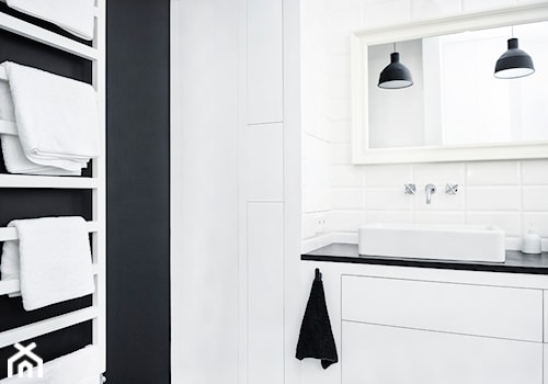 by EWELINA GOLINOWSKA - Mała bez okna z lustrem łazienka, styl nowoczesny - zdjęcie od Dauksza Foto