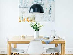 by EWELINA GOLINOWSKA - Średnia biała jadalnia jako osobne pomieszczenie, styl nowoczesny - zdjęcie od Dauksza Foto
