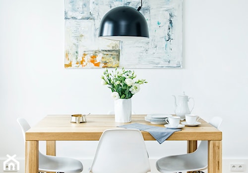 by EWELINA GOLINOWSKA - Średnia biała jadalnia jako osobne pomieszczenie, styl nowoczesny - zdjęcie od Dauksza Foto