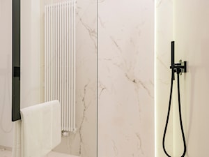 Mała bez okna z marmurową podłogą łazienka, styl nowoczesny - zdjęcie od Dauksza Foto