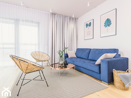 Aranżacje wnętrz - Salon: NOVIS APARTMENTS - Mały biały salon - Dauksza Foto. Przeglądaj, dodawaj i zapisuj najlepsze zdjęcia, pomysły i inspiracje designerskie. W bazie mamy już prawie milion fotografii!