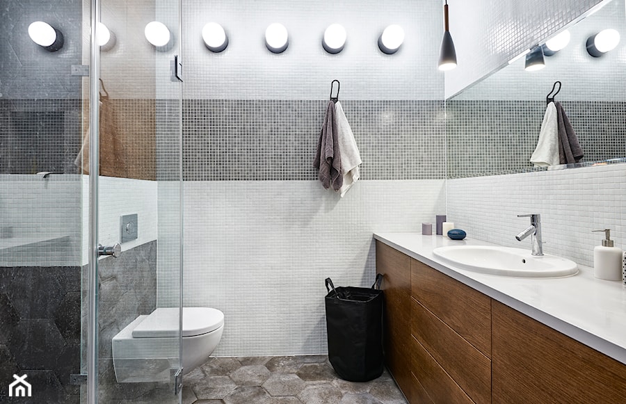 Mała bez okna z lustrem łazienka, styl nowoczesny - zdjęcie od Dauksza Foto