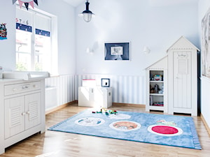 EG PROJEKT Prowansja - Mały biały niebieski pokój dziecka dla dziecka dla chłopca - zdjęcie od Dauksza Foto