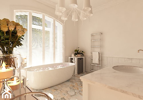 ANGIELSKI ROMANTYZM W REZYDENCJI W MILANÓWKU - Średnia na poddaszu łazienka z oknem, styl rustykalny - zdjęcie od TissuArchitecture
