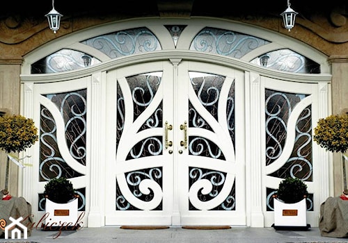 Drzwi zewnętrzne - Mały z kamienną podłogą z donicami na kwiaty taras z przodu domu z tyłu domu, styl glamour - zdjęcie od Pracownia Stolarska Dekor - Sebastian Kubiczek