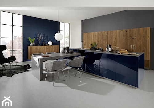 Kuchnie - Średnia otwarta niebieska szara z zabudowaną lodówką kuchnia dwurzędowa z wyspą lub półwyspem, styl nowoczesny - zdjęcie od Nolte