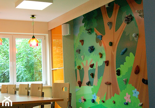 Sala zajęć dla dzieci ze ścianą spinaczkową - zdjęcie od Alpha4m
