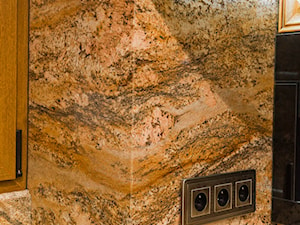 Okładzina ściany w kuchni. Granit Imperial Gold. - zdjęcie od GRANMAR.net - Borowa Góra