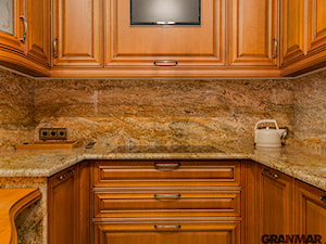 Blat kuchenny z granitu Imperial Gold. - zdjęcie od GRANMAR.net - Borowa Góra