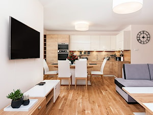 Nowoczesny Apartament dwupoziomowy - Mały biały salon z kuchnią z jadalnią, styl nowoczesny - zdjęcie od Apartments M&M- obsługa i aranżacja nieruchomości