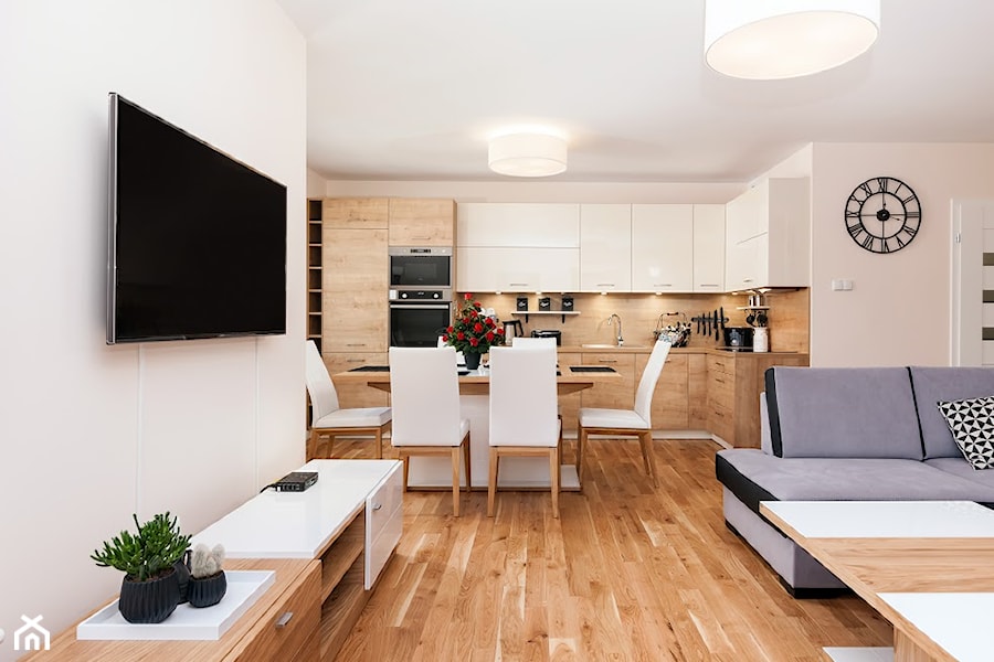 Nowoczesny Apartament dwupoziomowy - Mały biały salon z kuchnią z jadalnią, styl nowoczesny - zdjęcie od Apartments M&M- obsługa i aranżacja nieruchomości