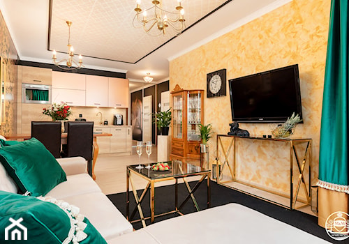 apartament turystyczny - Średni pomarańczowy salon z kuchnią z jadalnią - zdjęcie od Apartments M&M- obsługa i aranżacja nieruchomości