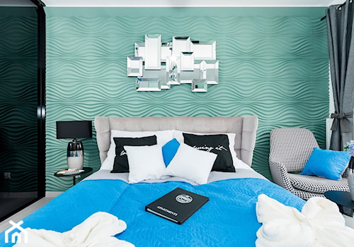 Design - Średnia miętowa z panelami tapicerowanymi sypialnia - zdjęcie od Apartments M&M- obsługa i aranżacja nieruchomości