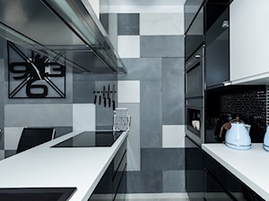 Design - Mała otwarta z zabudowaną lodówką kuchnia dwurzędowa - zdjęcie od Apartments M&M- obsługa i aranżacja nieruchomości
