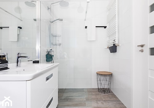 Design - Średnia z marmurową podłogą łazienka - zdjęcie od Apartments M&M- obsługa i aranżacja nieruchomości