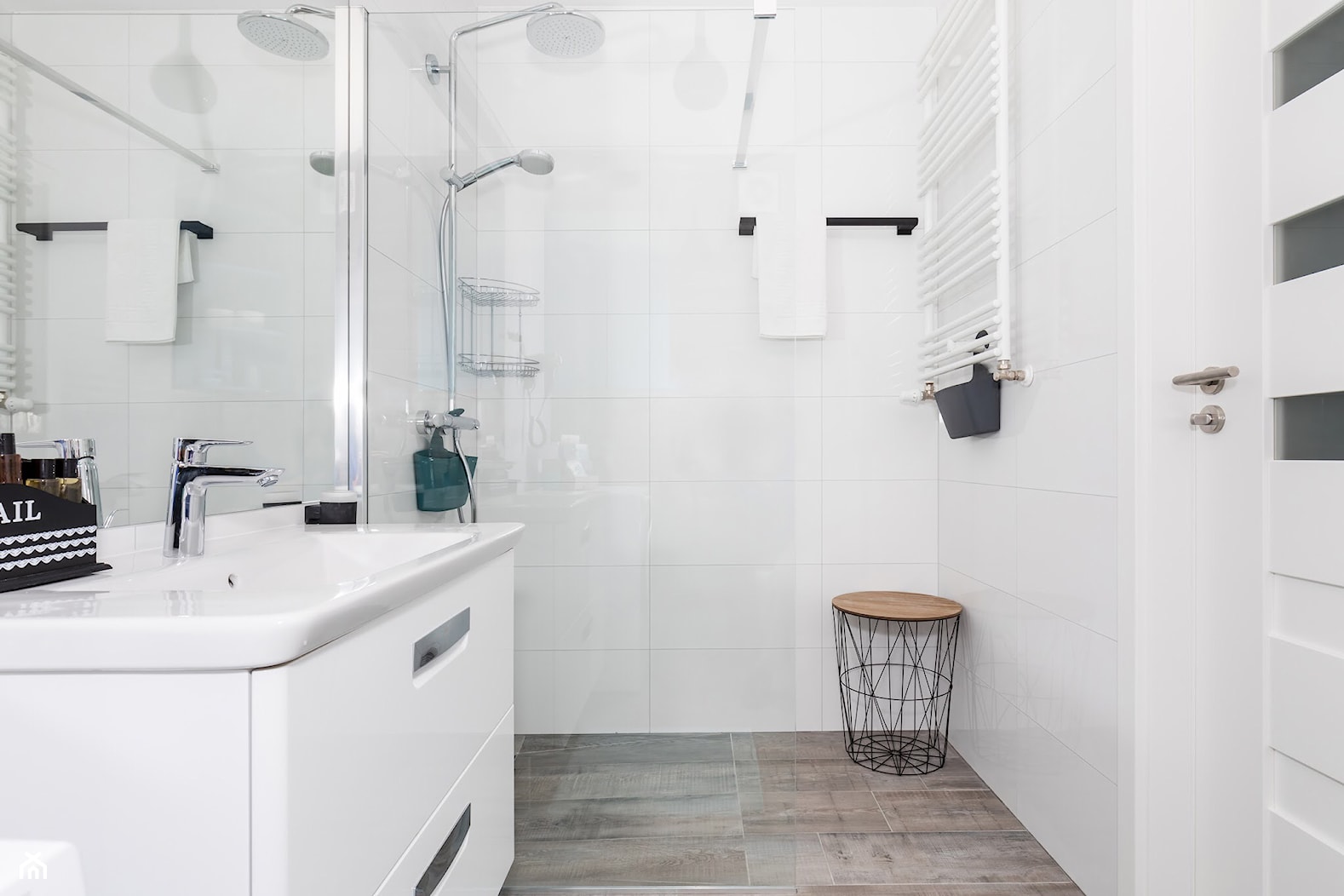 Design - Średnia z marmurową podłogą łazienka - zdjęcie od Apartments M&M- obsługa i aranżacja nieruchomości - Homebook