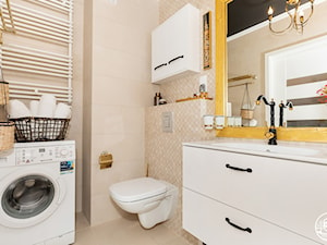 apartament turystyczny - Mała bez okna z pralką / suszarką z lustrem łazienka - zdjęcie od Apartments M&M- obsługa i aranżacja nieruchomości