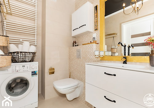 apartament turystyczny - Mała bez okna z pralką / suszarką z lustrem łazienka - zdjęcie od Apartments M&M- obsługa i aranżacja nieruchomości