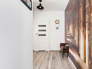 Średni biały hol / przedpokój, styl industrialny - zdjęcie od Apartments M&M- obsługa i aranżacja nieruchomości