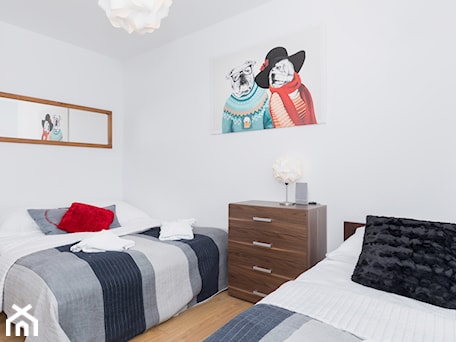 Aranżacje wnętrz - Sypialnia: Apartament 85 metrów, dwupoziomowy, nowoczesny - Średnia biała sypialnia, styl nowoczesny - Apartments M&M- obsługa i aranżacja nieruchomości. Przeglądaj, dodawaj i zapisuj najlepsze zdjęcia, pomysły i inspiracje designerskie. W bazie mamy już prawie milion fotografii!